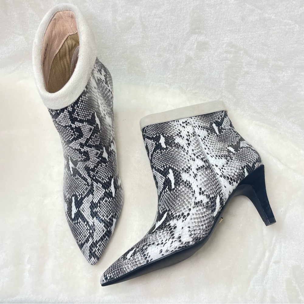 42 Gold Ojaiโ Leather Bootie size 8 cream snake skin pattern F 600 - Picture 9 of 12